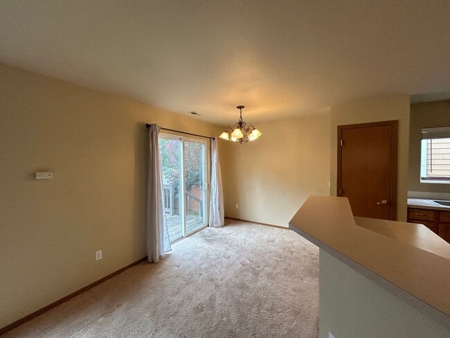 Building Photo - Beautiful 4 bd 2.5 bath w/ 2-car Garage Ho...