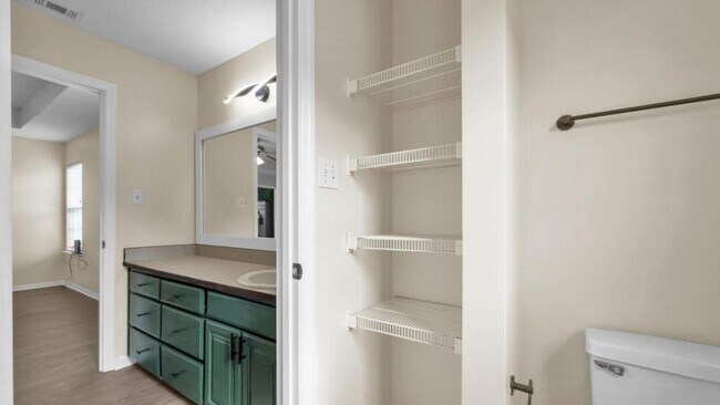 Building Photo - 819 Kristen Ln