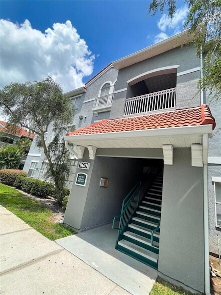 Building Photo - 18001 Richmond Pl Dr
