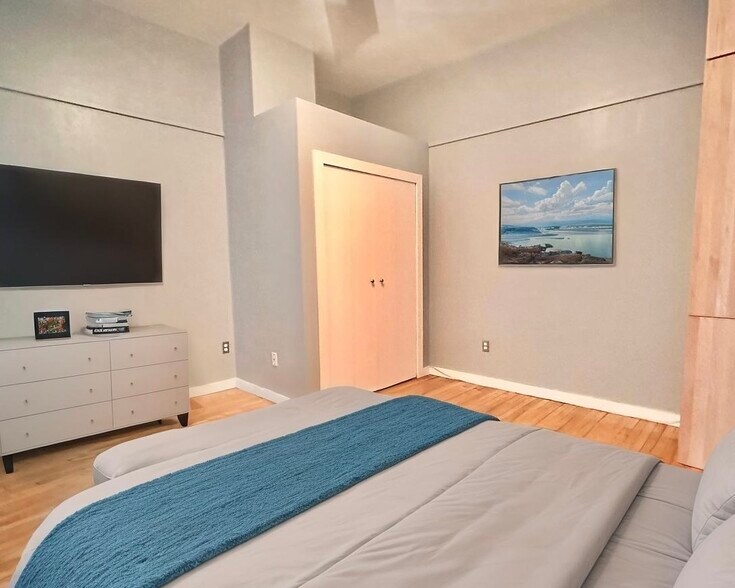 Building Photo - 108 W Wells St