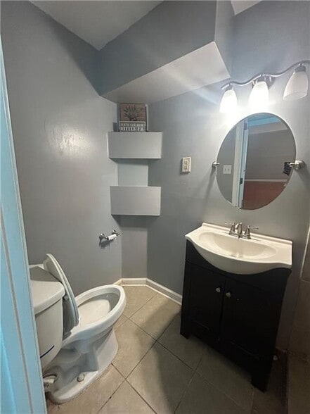 Building Photo - 2945 Riverbend Dr