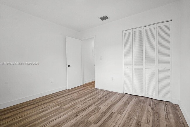Building Photo - 128 NW 61st St