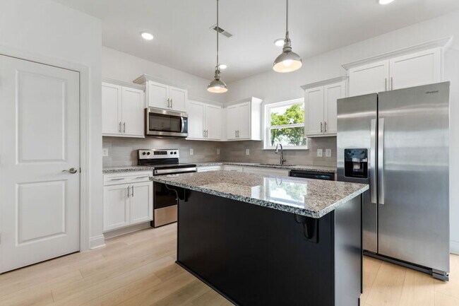 Building Photo - 429 Guethlein Dr