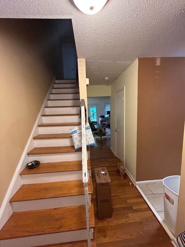 Building Photo - Townhome in the Heart of Carrboro – One Mo...