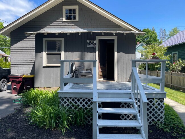 Rear Deck - 18 Jumel Pl