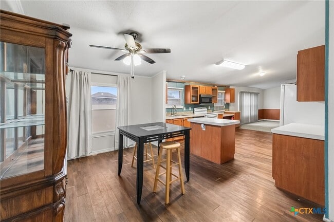 Building Photo - 2676 Pahmeyer Rd