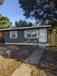 Building Photo - 2/1/ home in St. Pete