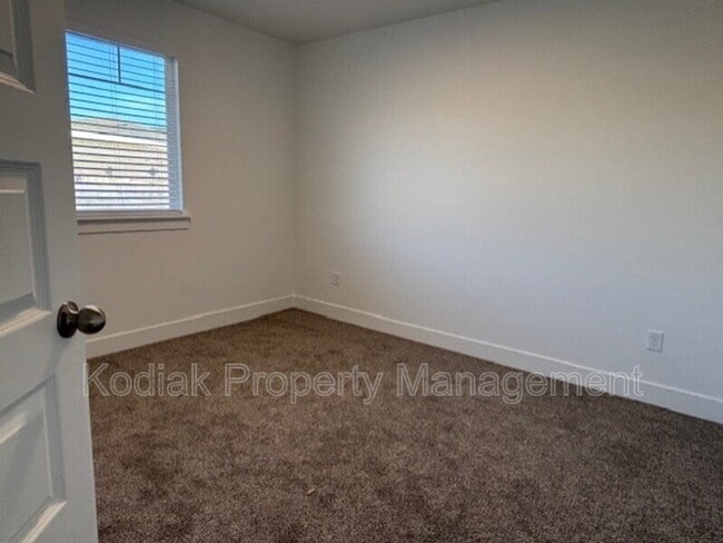 Building Photo - 2702 Blue Dawn Ln