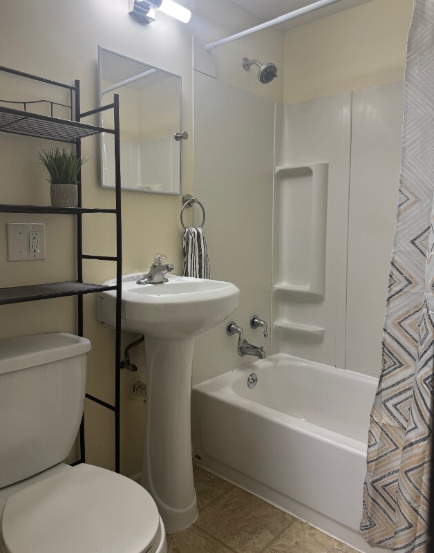 Building Photo - 2838 Cromwell Dr