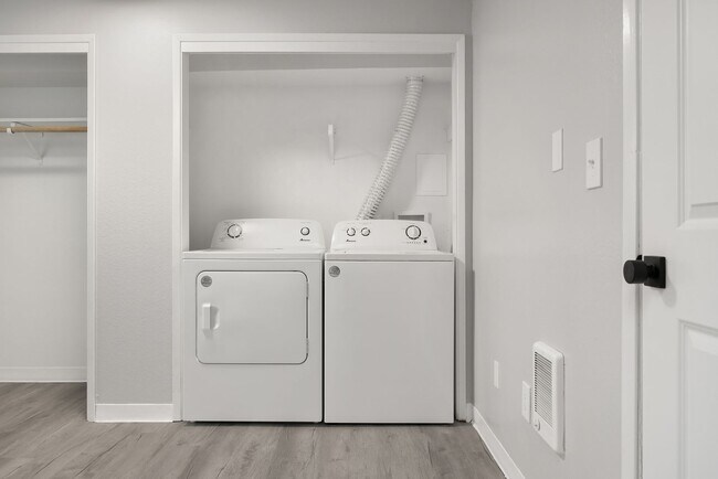 Interior Photo - Bridgeport Square