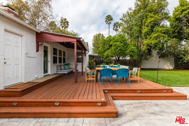 Building Photo - 5732 Vesper Ave