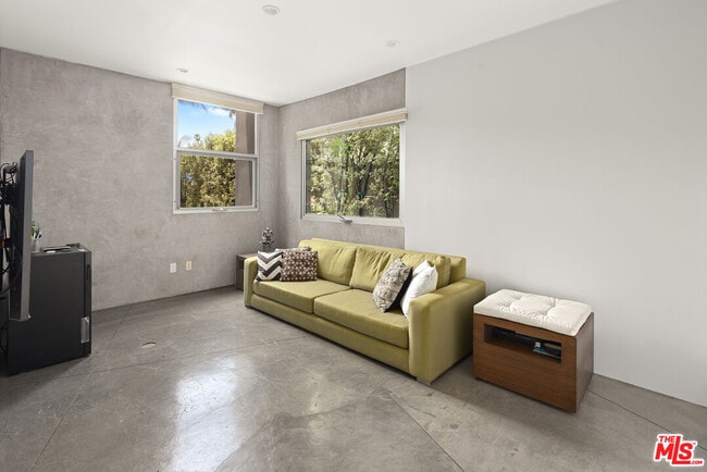 Building Photo - 710 Milwood Ave