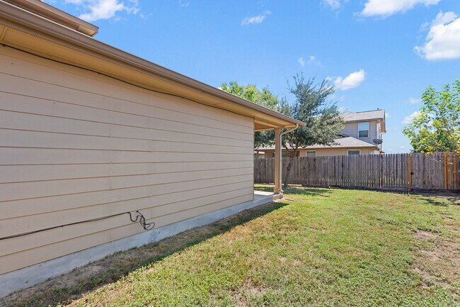Building Photo - "Spacious 4-Bedroom Retreat in Schertz with 2.5 Baths!"