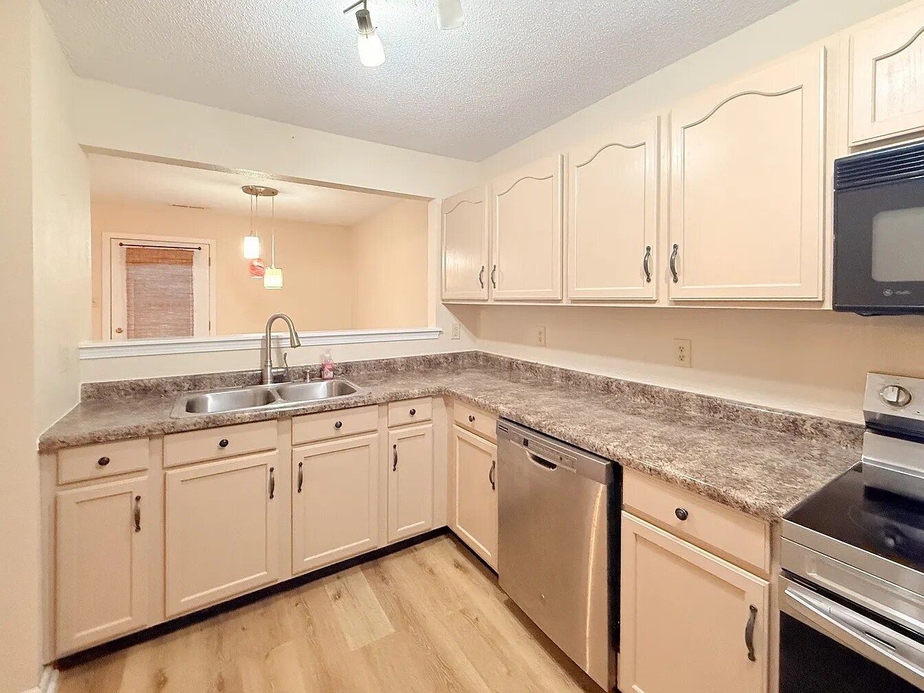 Building Photo - 12754 Crescent Dr