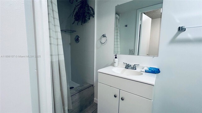 Building Photo - 9971 W Bay Harbor Dr