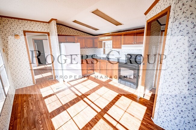 Building Photo - 242 Hidden Lk