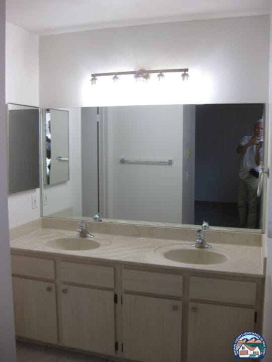 Building Photo - 1100 Rodeo Dr