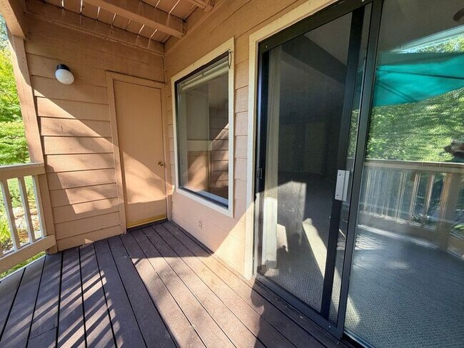 Building Photo - Reno Riverfront Condo - Single Story with Garage