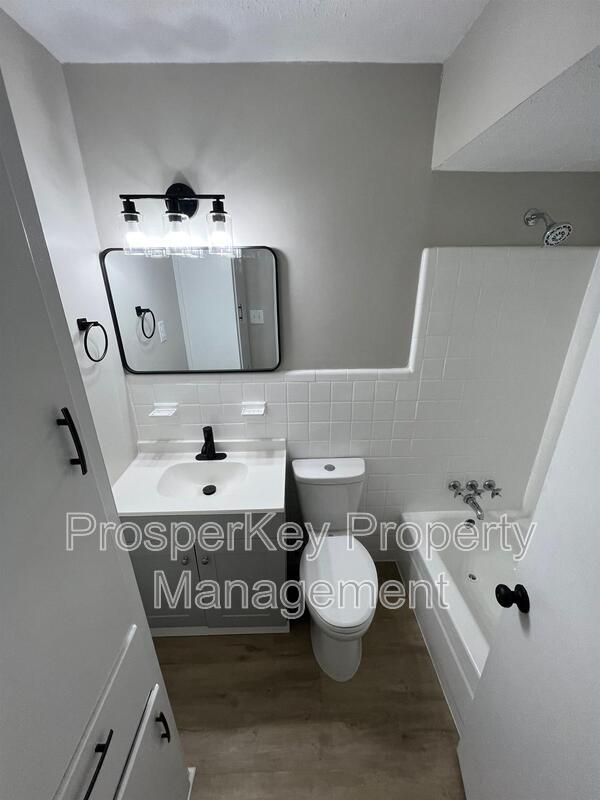 Building Photo - 4454 Lapaloma Dr
