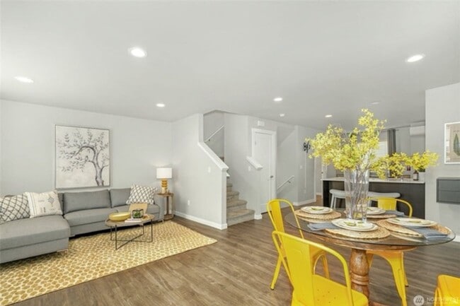 Building Photo - 4bd/2.75ba Seattle Townhome