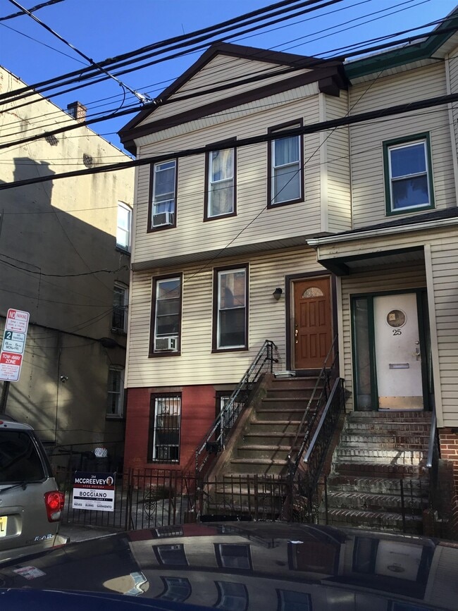 Building Photo - 23 Vroom St