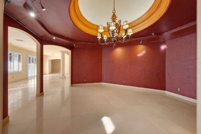 Building Photo - 18714 Bernardo Trails Dr