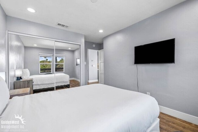 Building Photo - Modern 2Bdm 1Ba Upstairs Unit in North Park!