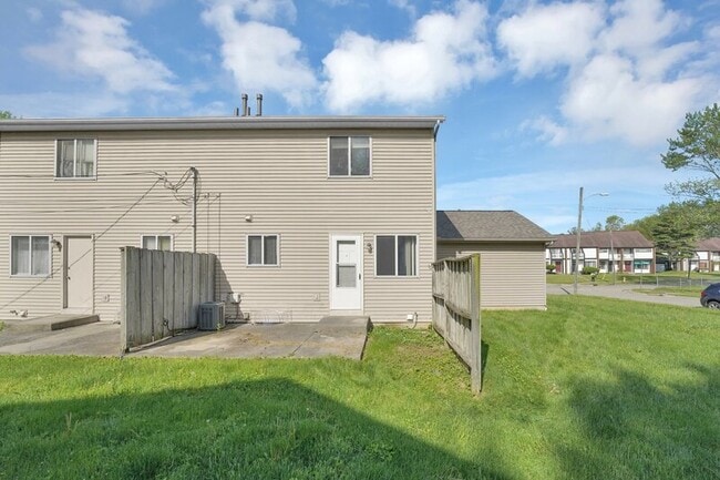 Building Photo - 2522-2524-2524 Weyburn Rd
