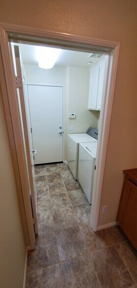 Laundry - 10488 Hollingsworth Way
