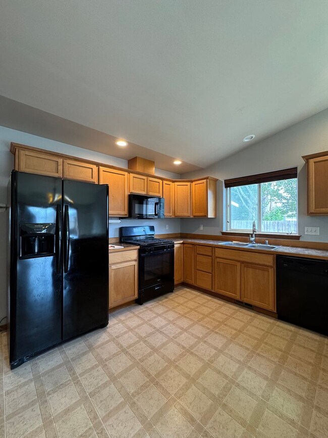 Building Photo - Spacious 4-Bedroom Home for Lease in Cul-d...