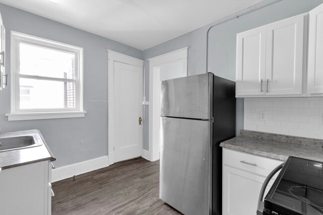 Building Photo - 2803 Main St