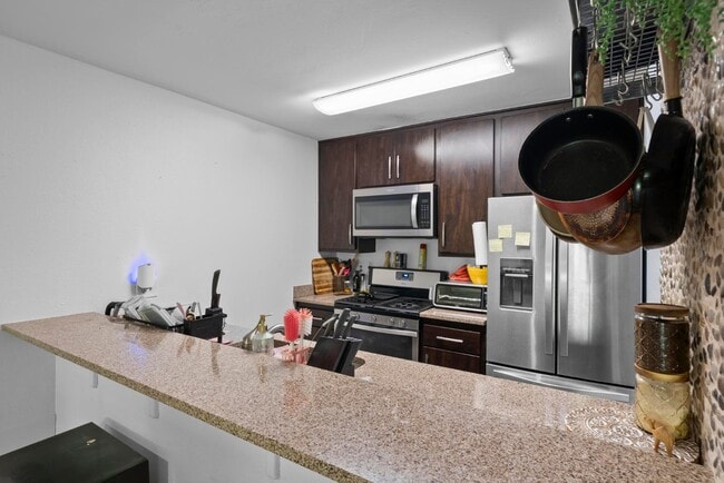 Building Photo - 1611 Hotel Cir S