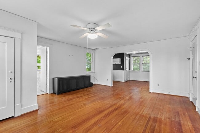 Building Photo - Unique, Charming and Spacious Fayetteville Home!