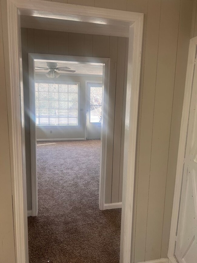 Building Photo - Three Bedroom One Bath