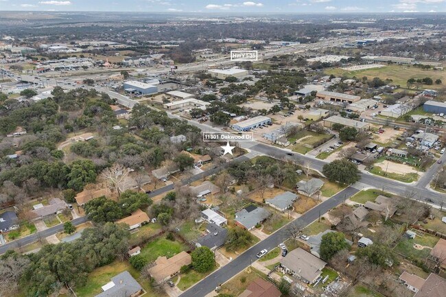 Building Photo - 11301 Oakwood Dr