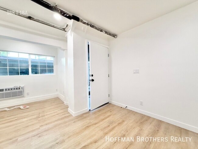 Building Photo - 838 Normandie Ave