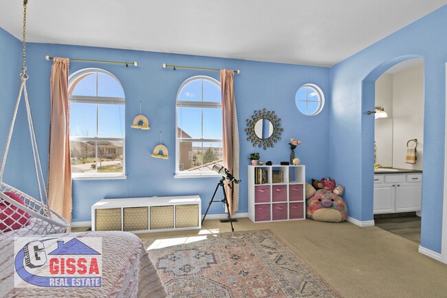 Building Photo - This stunning six-bedroom, three-and-a-hal...