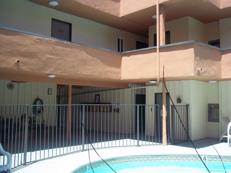 Building Photo - 6064 Whitsett Ave