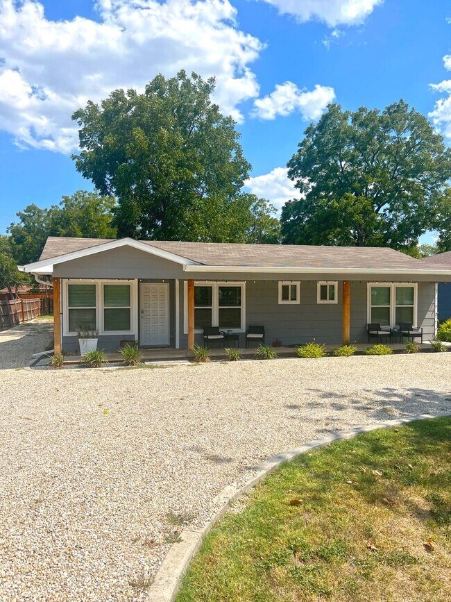 Building Photo - Single Family Home