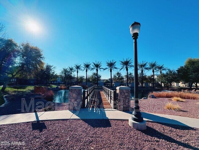 Building Photo - 1918 E Bridgeport Pkwy