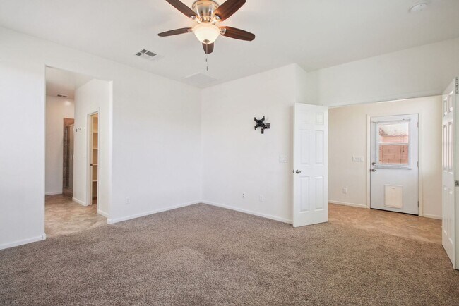Building Photo - 4 Bedroom single family home in Phoenix