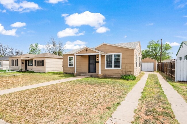 Building Photo - Wonderful 2/1 in Central Lubbock!