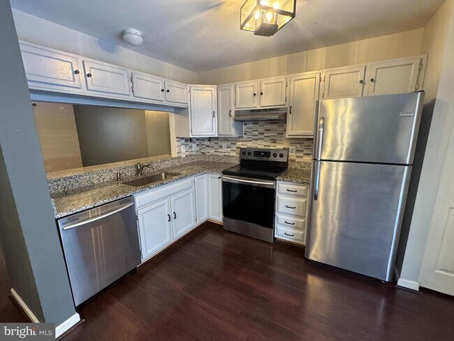 Building Photo - 3108 Eden Dr