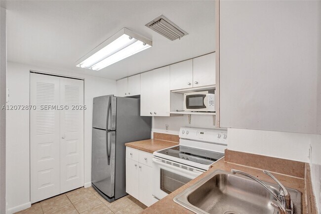Building Photo - 770 Claughton Island Dr