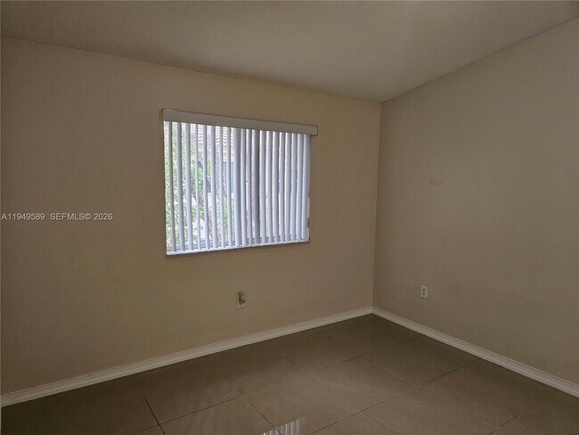 Building Photo - 2911 SE 13th Ave