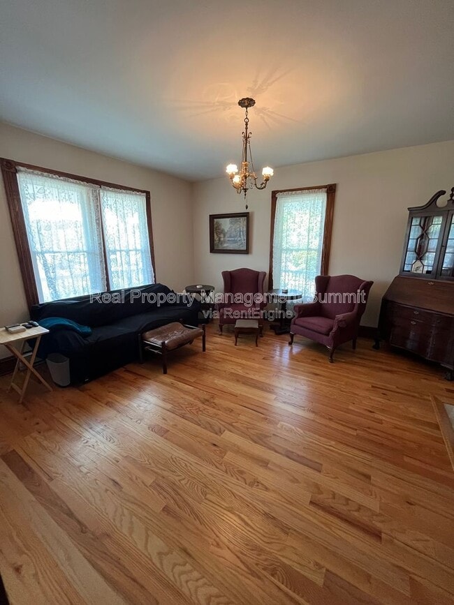 Building Photo - 11 Shady Ln