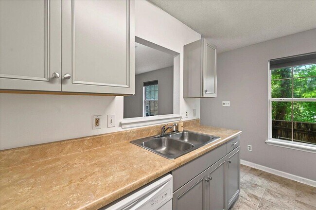 Building Photo - 3001 Oak Park Ct