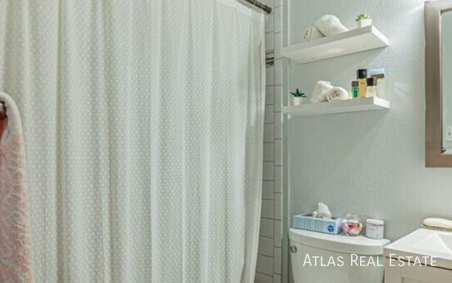 Building Photo - 2424 W 35th Ave