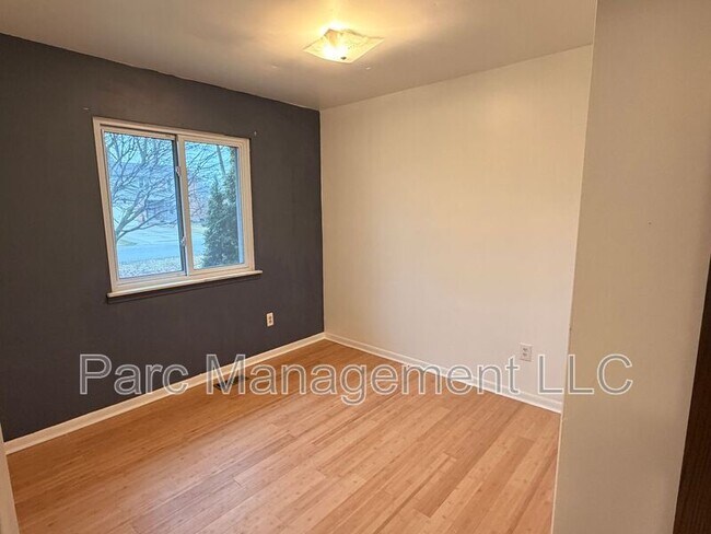 Building Photo - 2076 Harned St