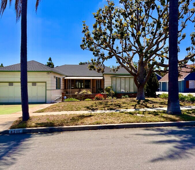 Primary Photo - 4211 Ridgeway Dr